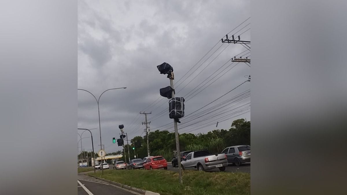Radares instalados nas rodovias estaduais do Espírito Santo não tampadas por sacolas plásticas.