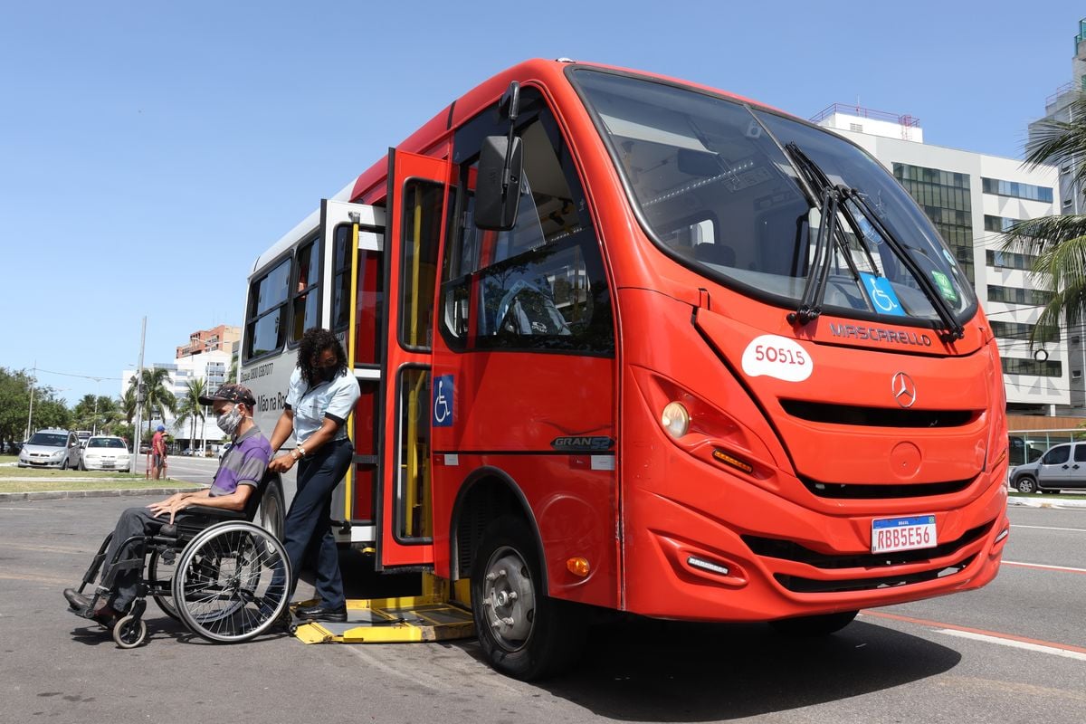 Ônibus adaptado vai funcionar entre os dias 6 e 8 de abril, com embarque e desembarque dos passageiros na Praça Duque de Caxias