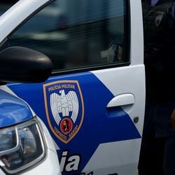 Suspeito desobedeceu abordagem da Polícia Militar, que precisou usar arma de choque para contê-lo