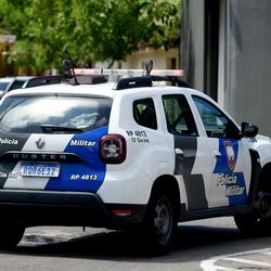 Crime aconteceu dentro de uma barbearia no bairro Santo André na manhã desta terça-feira (13); suspeito fugiu
