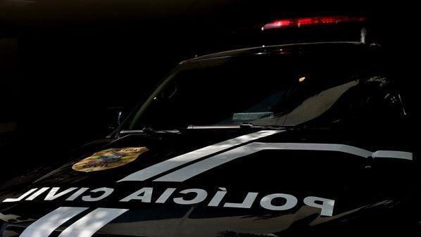 Segundo a delegada, o suspeito já foi condenado anteriormente por diversos crimes sexuais e ficou preso de 2015 até 2024