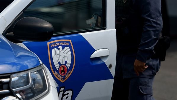 Suspeito desobedeceu abordagem da Polícia Militar, que precisou usar arma de choque para contê-lo