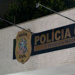O tiroteio aconteceu no bairro Jaburuna enquanto os militares realizavam um patrulhamento de rotina na região; diversos tipos de entorpecentes foram apreendidos