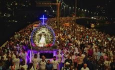 A mais tradicional procissão em homenagem à Nossa Senhora percorreu 14 quilômetros, da Catedral de Vitória até o Parque da Prainha, em Vila Velha