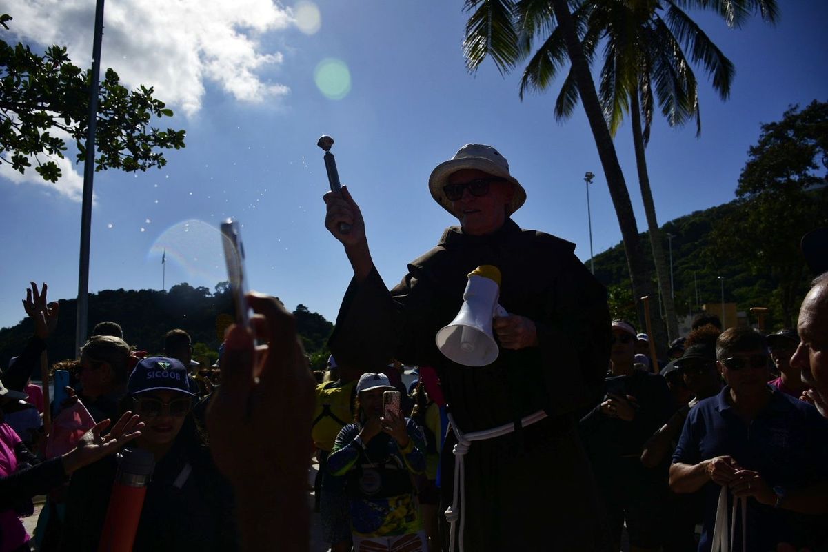 Devotos fazem 'remaria' em homenagem à Nossa Senhora da Penha por Thiago Soares | Divulgação Festa da Penha