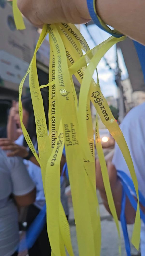 Rádio Gazeta também distribuiu fitas com o tema da Festa da Penha deste ano- Ó vem conosco, vem caminhar!” - para os fieis. 