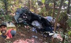 Veículo em que Wagner Alves Coelho, de 43 anos e sua esposa, de 39 anos, estavam, caiu na ribanceira após capotar no km 24 na rodovia, na madrugada de domingo (7)