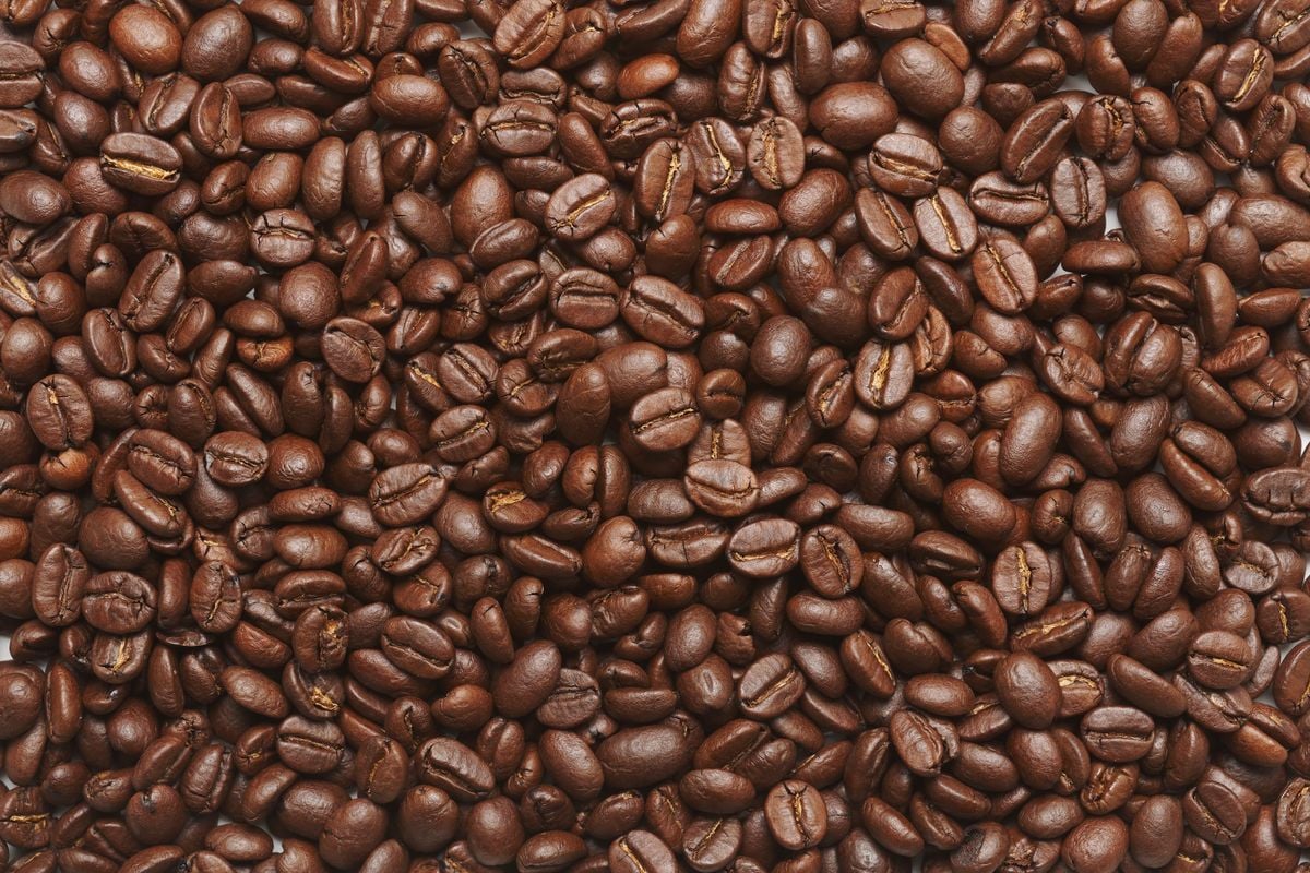 A maioria das pessoas conhece os benefícios do consumo, por causa da cafeína, mas agora você vai saber que só o aroma de café também já traz efeitos positivos