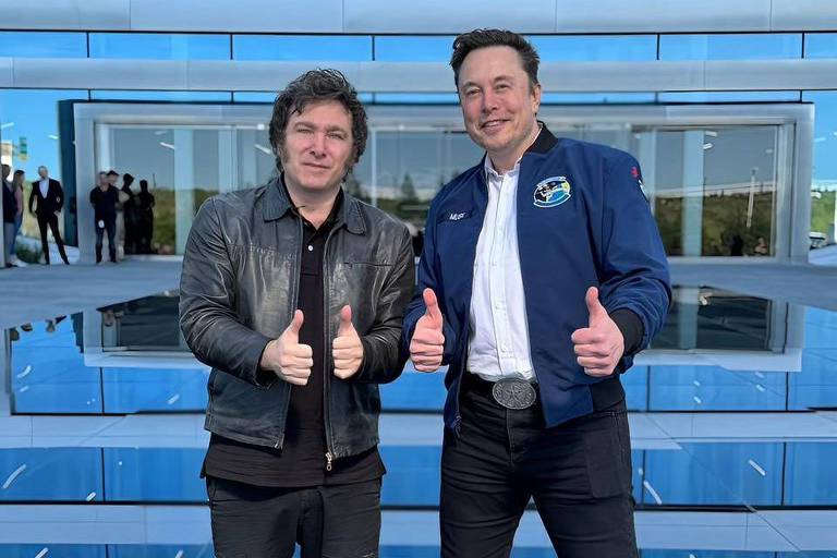 Presidente da Argentina se reuniu, nesta sexta (12), com o bilionário na fábrica da montadora Tesla nos Estados Unidos