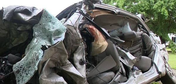 Acidente deixou os veículos totalmente destruídos. por Matheus Martins