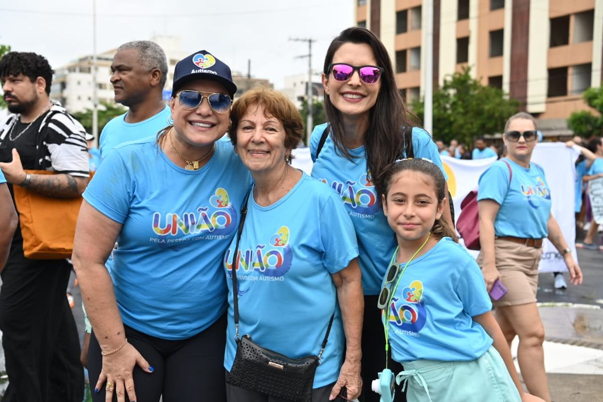 Caminhada União pela Pessoa com Autismo na Praia de Camburi, em Vitória por Marcos Salles/Divulgação