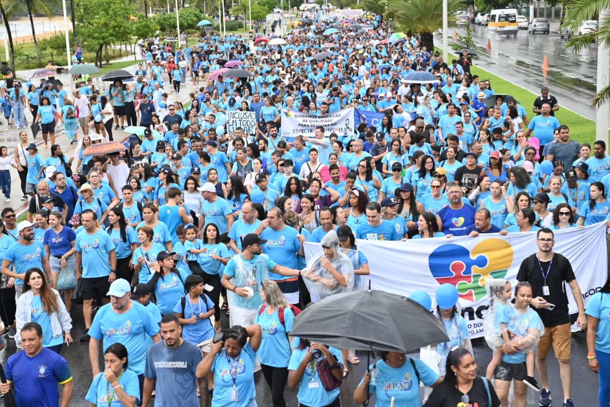 Caminhada União pela Pessoa com Autismo na Praia de Camburi, em Vitória por Marcos Salles/Divulgação