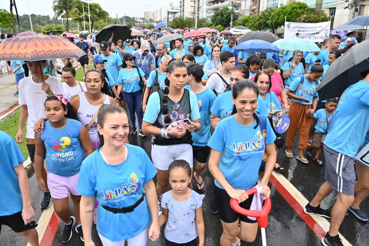 Caminhada União pela Pessoa com Autismo na Praia de Camburi, em Vitória por Marcos Salles/Divulgação