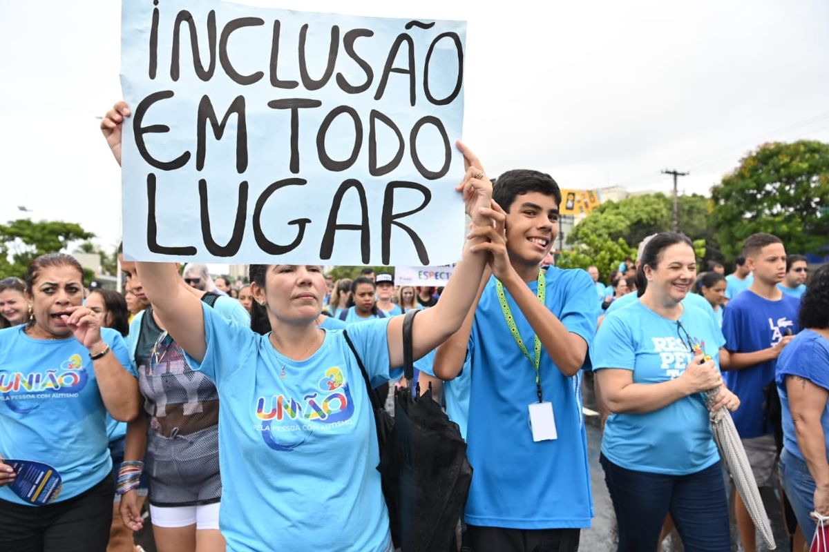 Caminhada União pela Pessoa com Autismo na Praia de Camburi, em Vitória por Marcos Salles/Divulgação