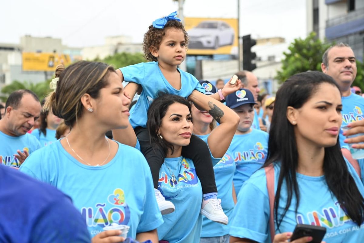 Caminhada União pela Pessoa com Autismo na Praia de Camburi, em Vitória por Marcos Salles/Divulgação