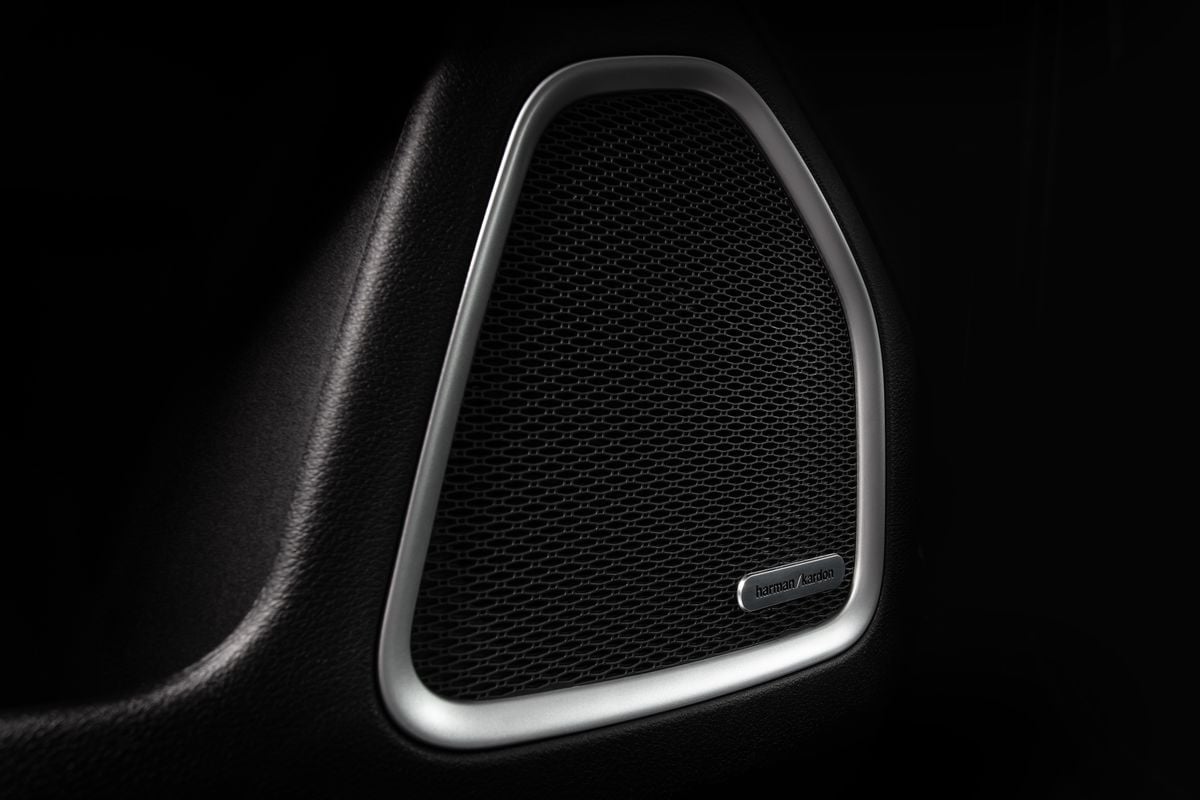 Commander vem equipado com som premium Harman Kardon com tecnologia Fresh Air por Jeep/Divulgação