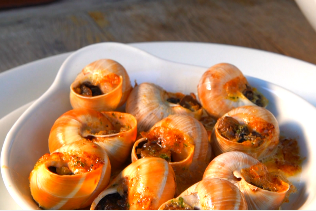 O escargot é um prato servido no Domaine, em Pedra Azul