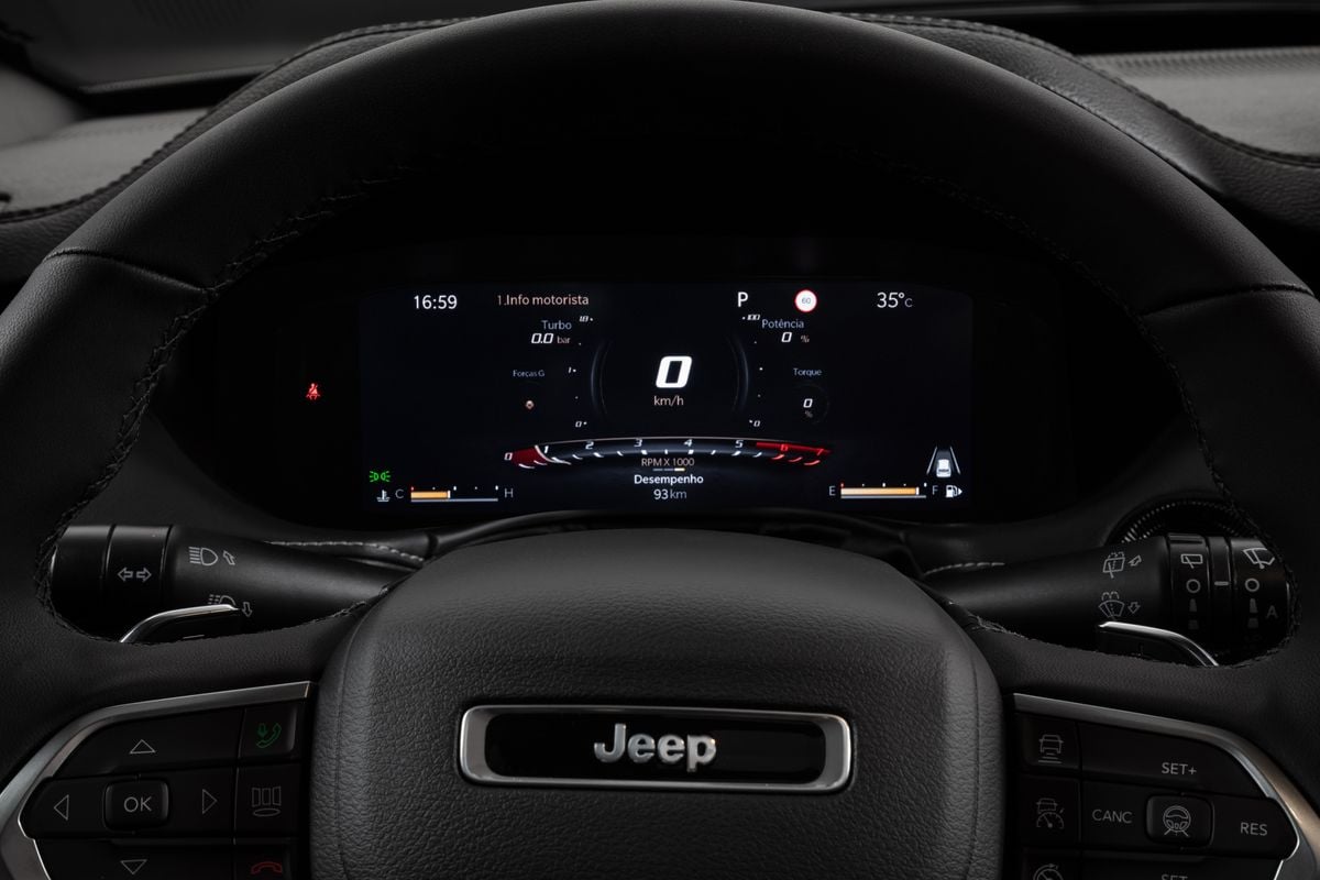 Painel de controle novo e com opções de personalização por Jeep/Divulgação