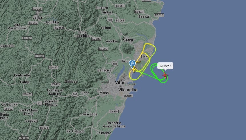 Aeronave saiu do Aeroporto de Vitória, seguiu para a Serra e depois permaneceu fazendo manobras em alto mar; situação ocorreu nesta segunda-feira (15)