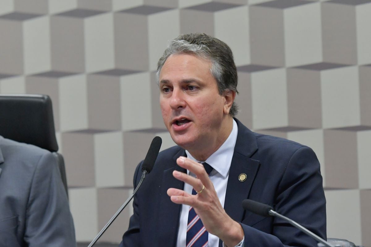 Ministro da Educação, Camilo Santana, em pronunciamento no Senado