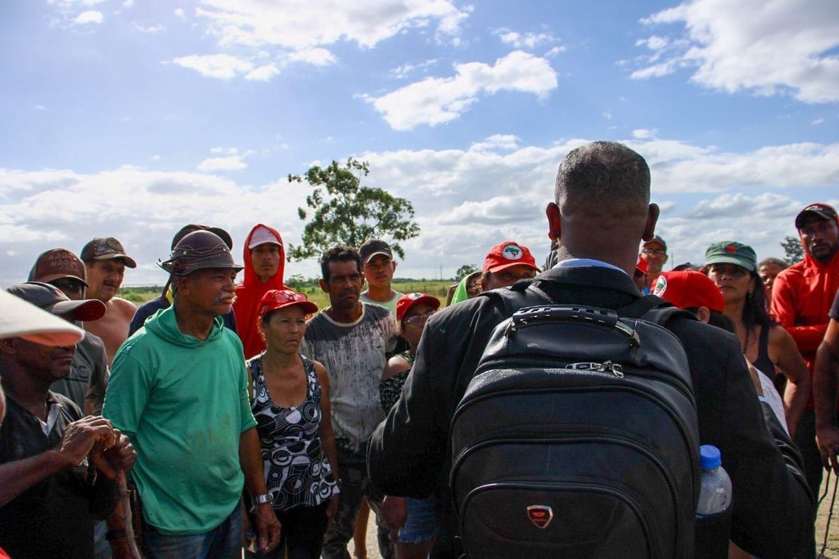 Cerca de 200 famílias do MST ocupam fazenda em São Mateus