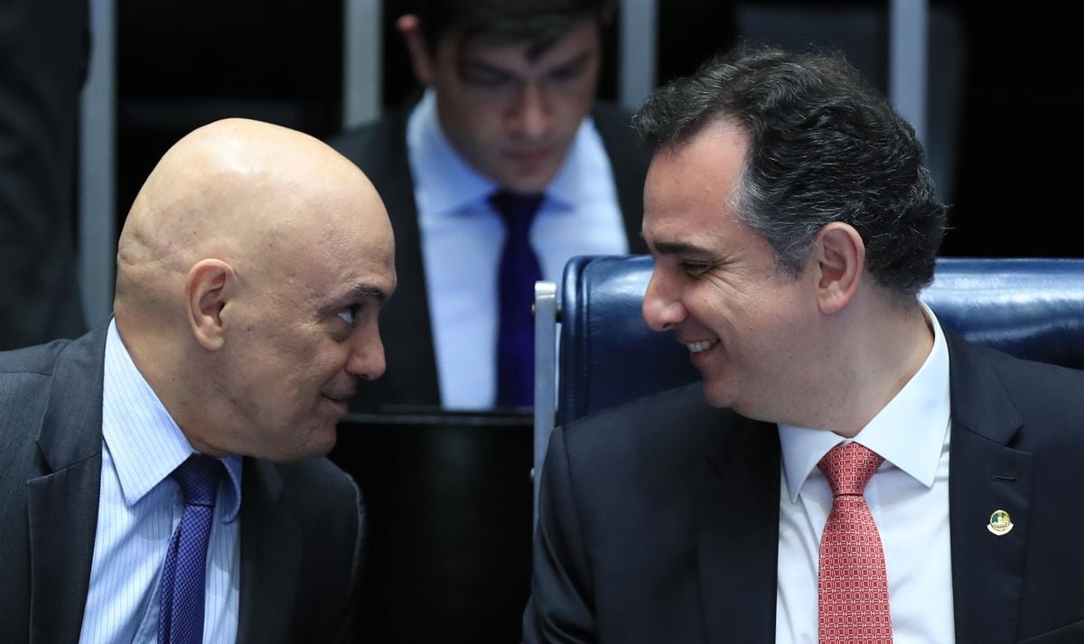 Ministro Luís Felipe Salomão, do Superior Tribunal de Justiça (STJ) entrega o anteprojeto de atualização do Código Civil para o Presidente do Congresso, Rodrigo Pacheco. (Ministro Alexandre de Moraes do STF, participou da cerimônia)