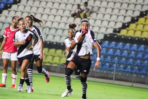 Vasco chega com vantagem para a segunda fase