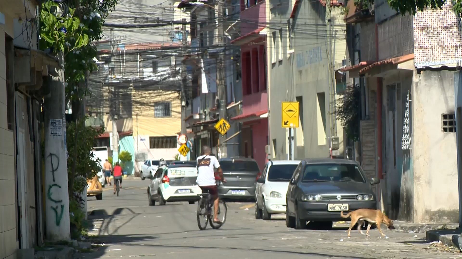 Segundo relato de testemunhas, a vítima foi morta próxima a um terreno usado como ponto de venda de drogas no bairro Dom João Batista