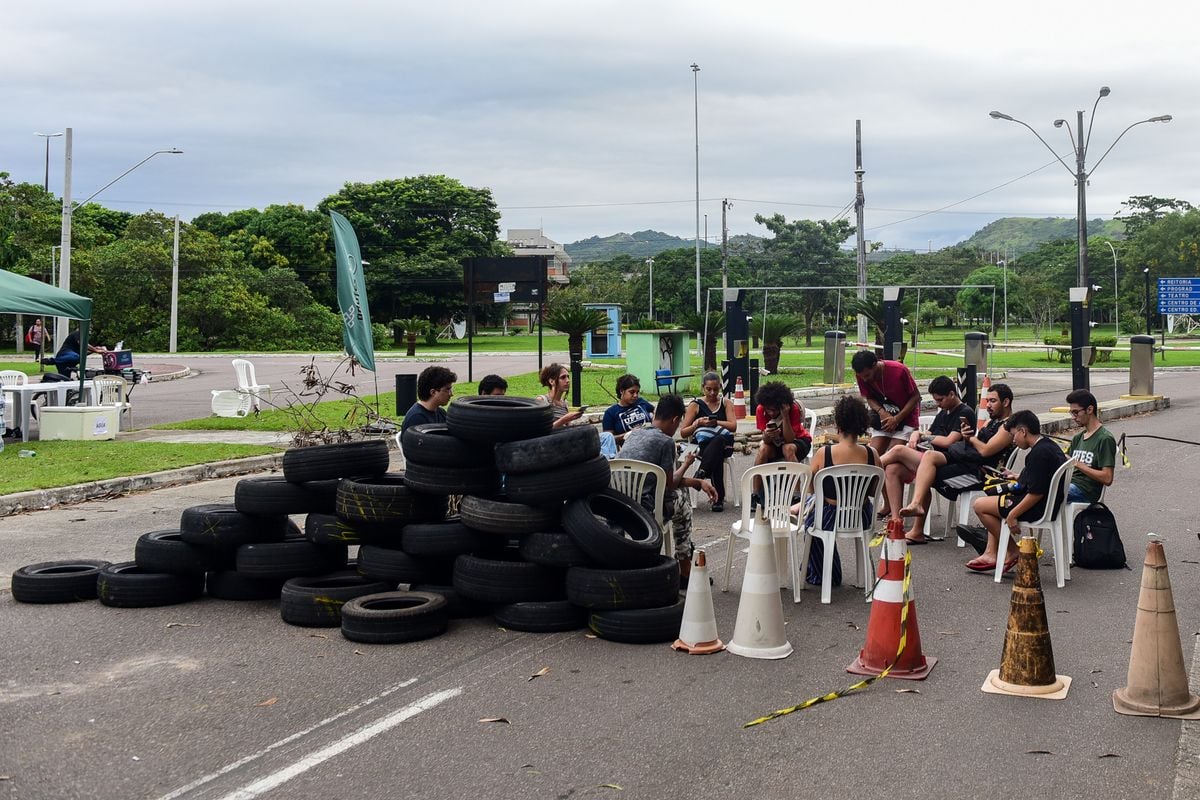 Estudantes da Universidade Federal do Espírito Santo durante greve no campus de Goiabeiras