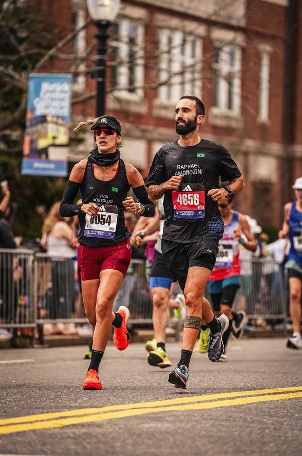Lyvia Rostoldo e Raphael Ambrozini correram juntos a Maratona de Boston