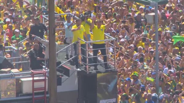 Ex-presidente Jair Bolsonaro durante ato na praia de Copacabana