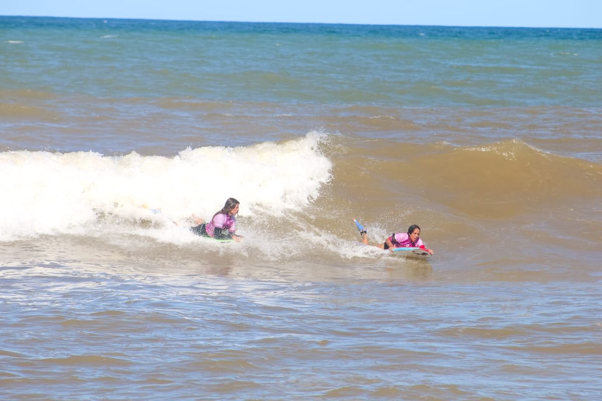 Atletas brilharam nas ondas da Praia de Jacaraípe, na Serra