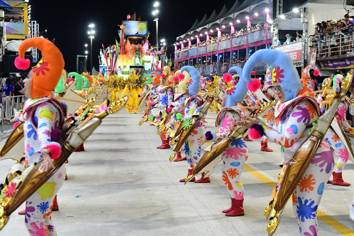 Confira o desfile da Mocidade Unida da Glória no Carnaval de Vitória 2024    