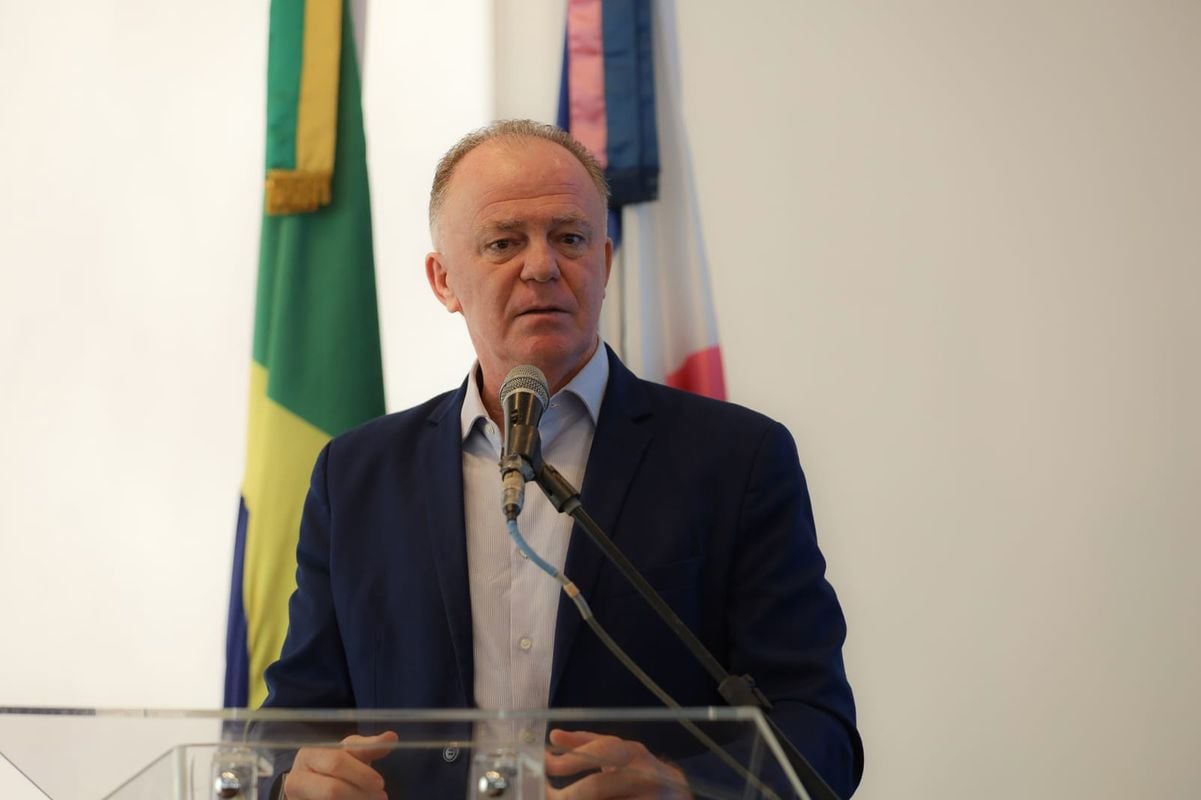 Governador Renato Casagrande discursa no lançamento do Anuário de Petróleo e Gás