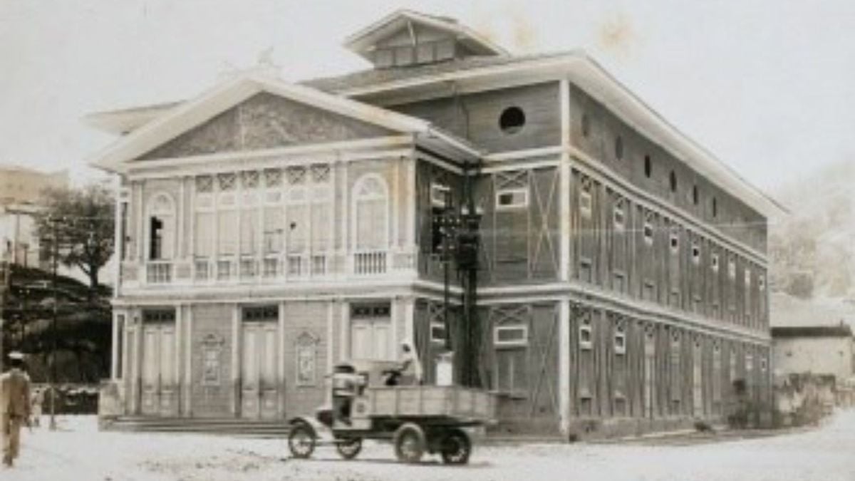 O Theatro Melpômene foi o 1º teatro à italiana de Vitória, inaugurado em 1896 na praça Costa Pereira, no Centro de Vitória. O teatro foi demolido em 1925, um ano após a interdição do local em virtude de um princípio de incêndio.
