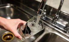Água filtrada é realmente mais saudável do que água da torneira?