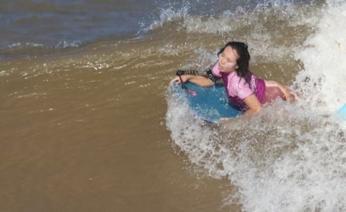 Luna Hardman e Maylla Venturin, ao lado da carioca Dani Freitas, avançaram para as quartas de final. Três japonesas - entre as quais a número 1 do mundo e atual campeã, Sari Ohhara - e duas portuguesas também continuam na disputa