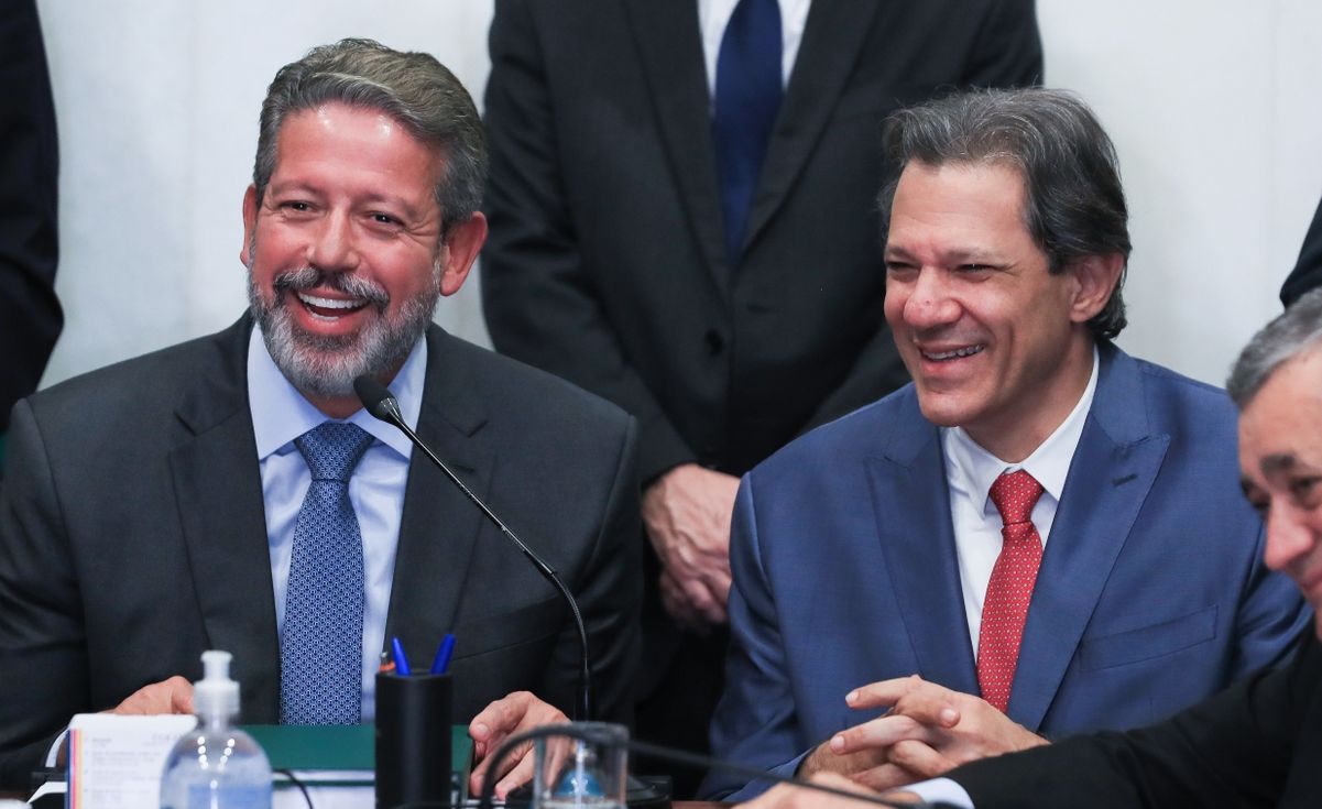Presidente da Câmara dos Deputados, Arthur Lira recebe o Ministro, Fernando Haddad, a reforma Tributária, durante reunião de líderes