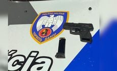 Homem de 39 anos estava armado com uma pistola 9 milímetros e munição; fato ocorreu na noite da última quinta-feira (25)