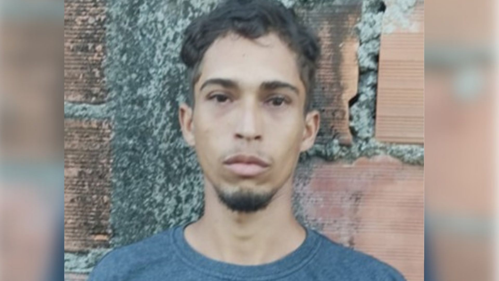 Lucas Ferreira Macena, de 22 anos, possuía mandado de prisão por envolvimento no triplo assassinato e ocultação de cadáver de três jovens, localizados em covas rasas em uma plantação de eucalipto