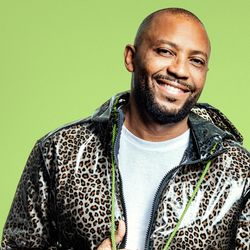 Cantor Salgadinho se apresenta em Cariacica no dia 4 de maio