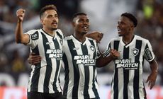 Substituto do artilheiro Tiquinho Soares, machucado, o meia Eduardo atuou mais uma vez na frente e acabou definindo a vantagem mínima para o Botafogo