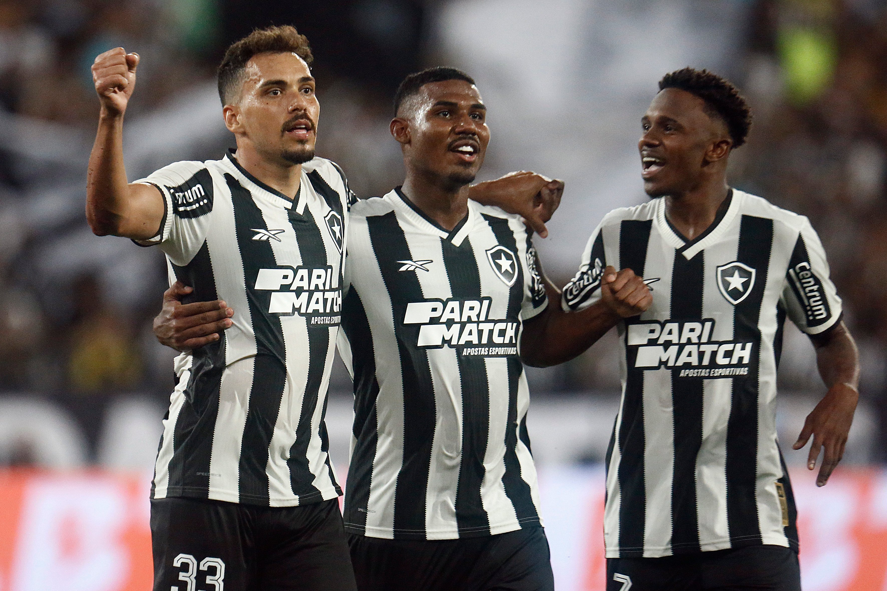 Substituto do artilheiro Tiquinho Soares, machucado, o meia Eduardo atuou mais uma vez na frente e acabou definindo a vantagem mínima para o Botafogo