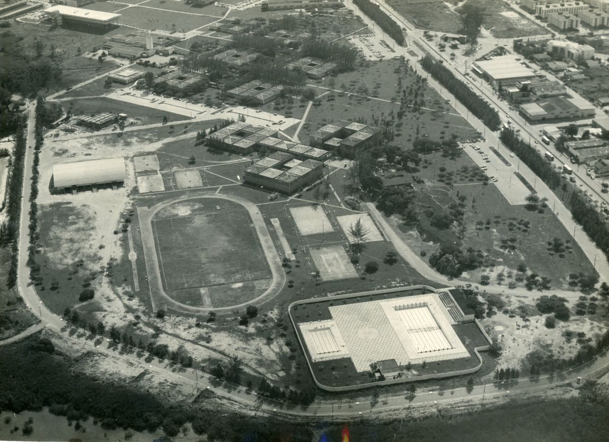 Vista aérea do campus de Goiabeiras da Ufes nos anos 1980