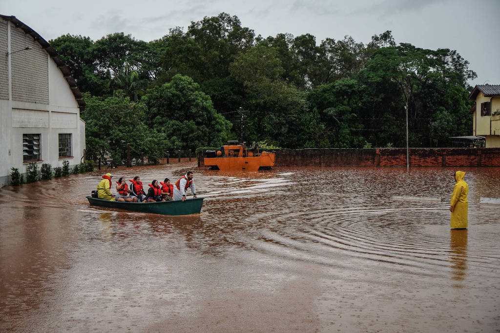 Em Bento Gonçalves, 50 famílias são retiradas de suas casas por precaução; estado tem outras 4 represas em alerta e 9 em atenção