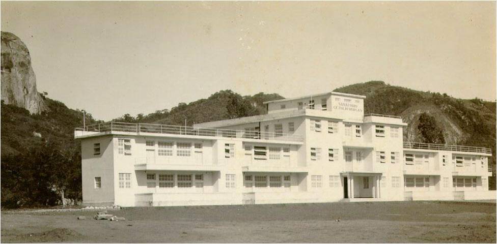 Foto de quando o prédio que hoje abriga o Hucam era o Sanatório Getúlio Vargas e não estava vinculado ainda à Ufes 