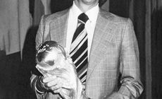 Ele foi o comandante da seleção na Copa do Mundo de 1978, conquistando o primeiro título mundial para o país. O anúncio foi feito pela Associação de Futebol Argentino (AFA)