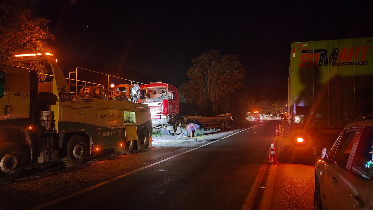 Acidente interdita BR 101, na altura de Rio Novo do Sul