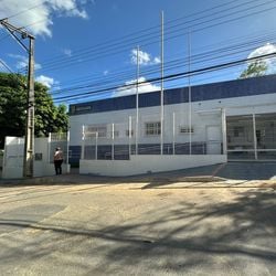 Segundo a Polícia Militar, a vítima foi encontrada já sem vida, e a perícia foi acionada