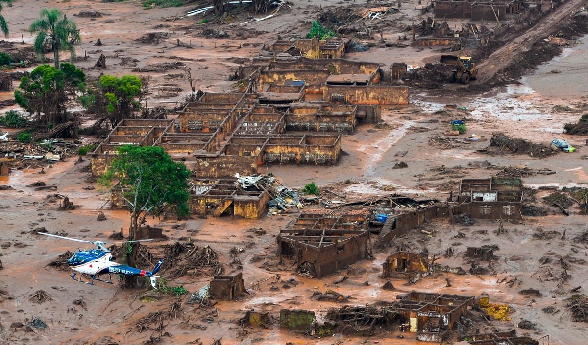  Ãrea afetada pelo rompimento de barragem no distrito de Bento Rodrigues, zona rural de Mariana, em Minas Gerais 